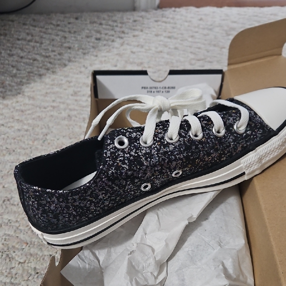 NWT Women's Converse 8.5
